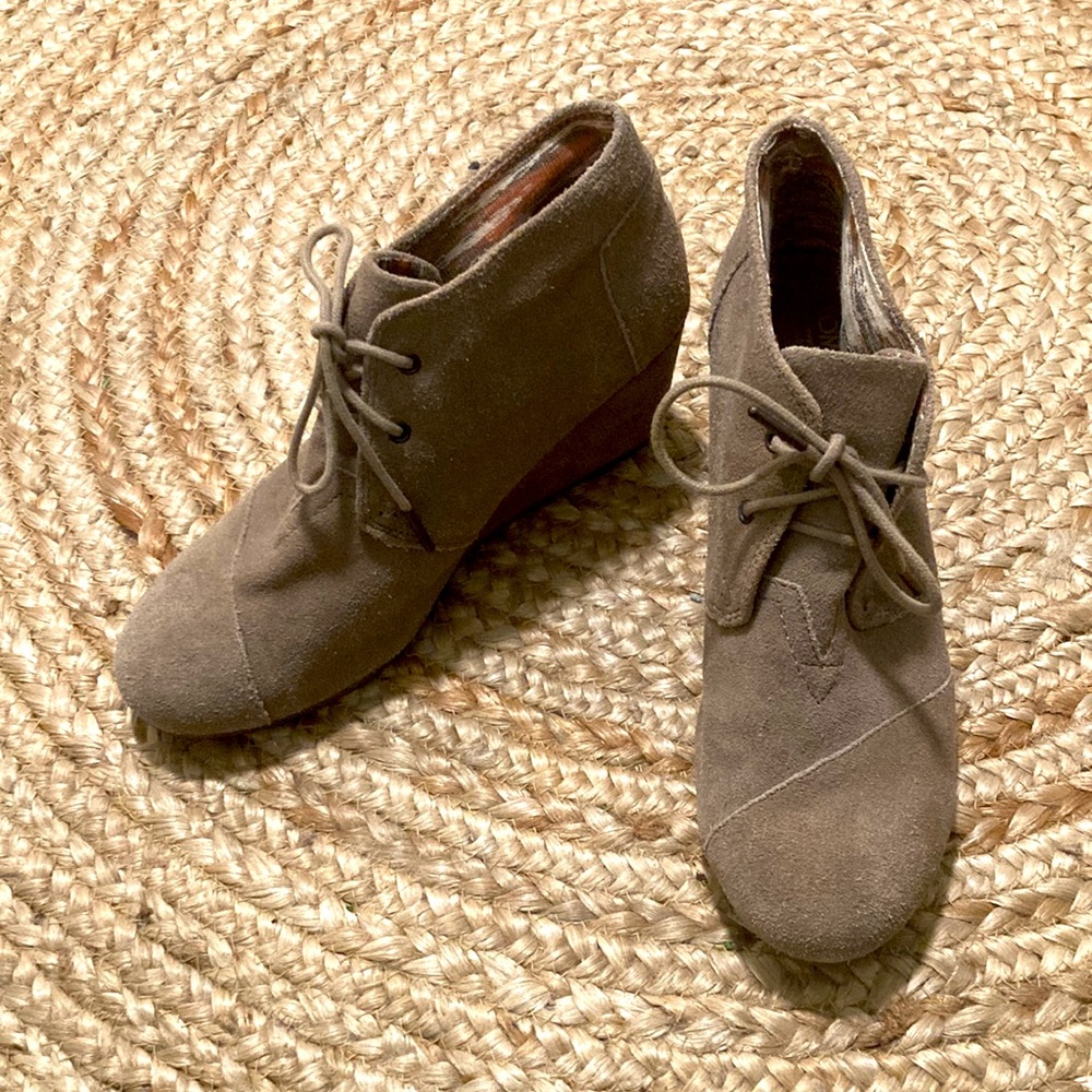 TOMS Ankle Boots - Picture 4 of 10